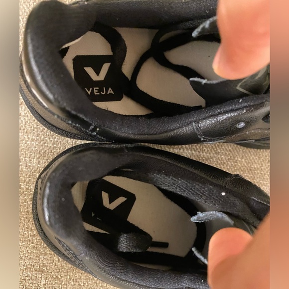 VEJA V-10 MADE IN BRAZIL VEGAN ALL BLACK 2.0 - Picture 9 of 16